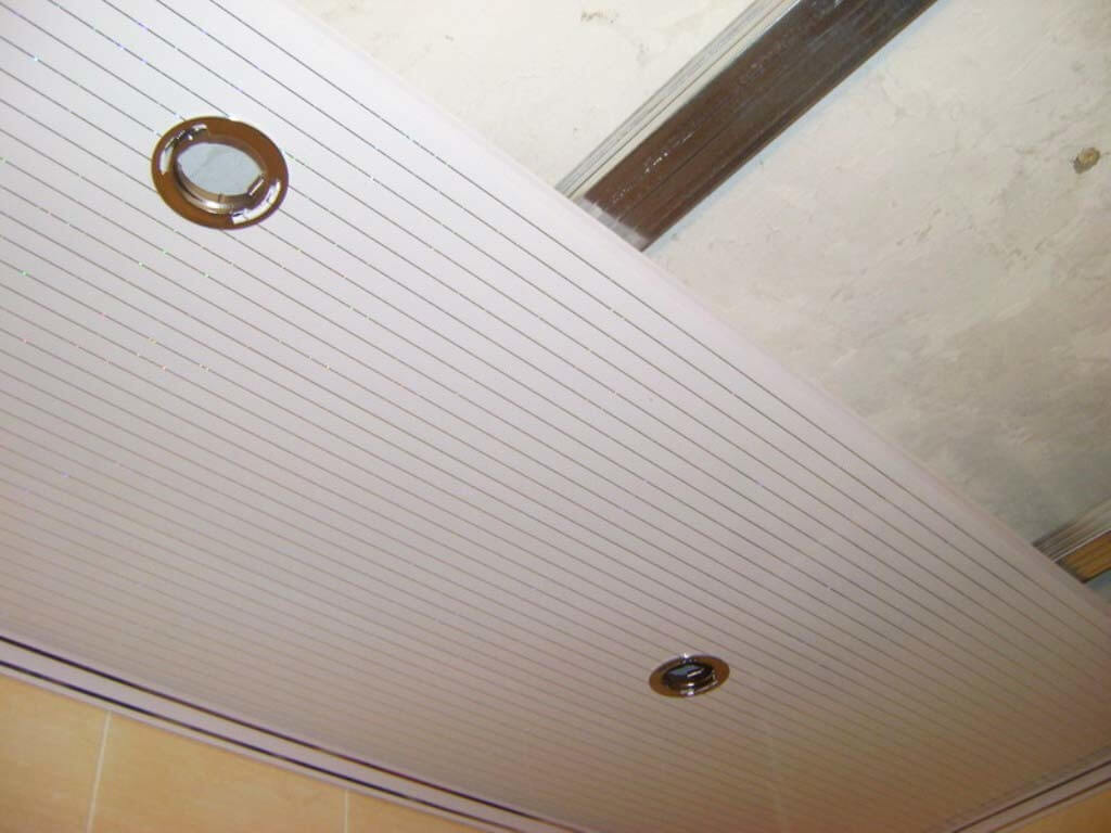 Установка пластиковых панелей на потолок: различные способы крепления