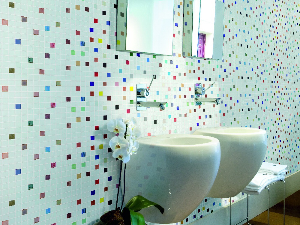 Идеи дизайна для ванной комнаты с использованием плитки-мозаики